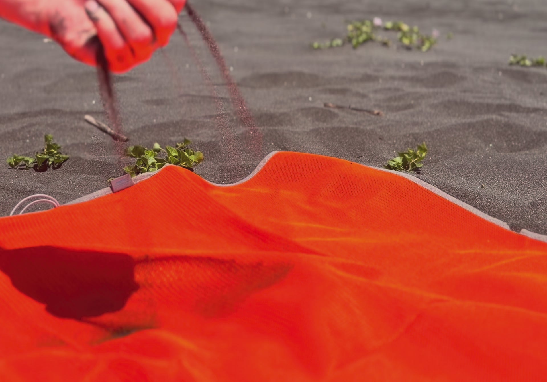 Load video: Sand-free beach mat